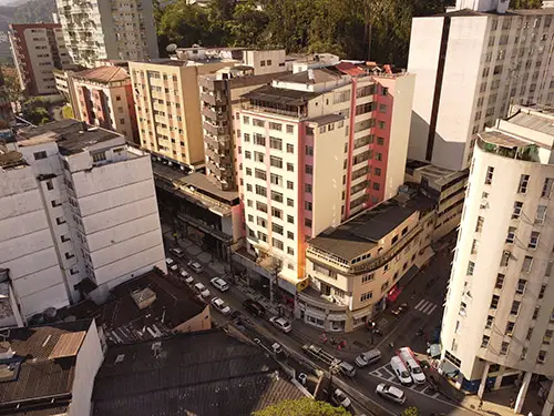 visão aérea dos prédios no centro de petrópolis