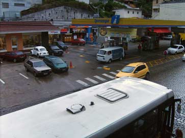 onibus motoristas e pedestres nas ruas de petropolis