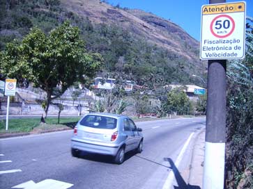 placas de transito em petropolis radares nas ruas